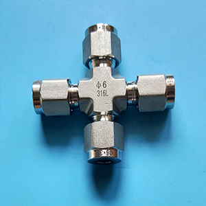 卡套式四通中間接頭